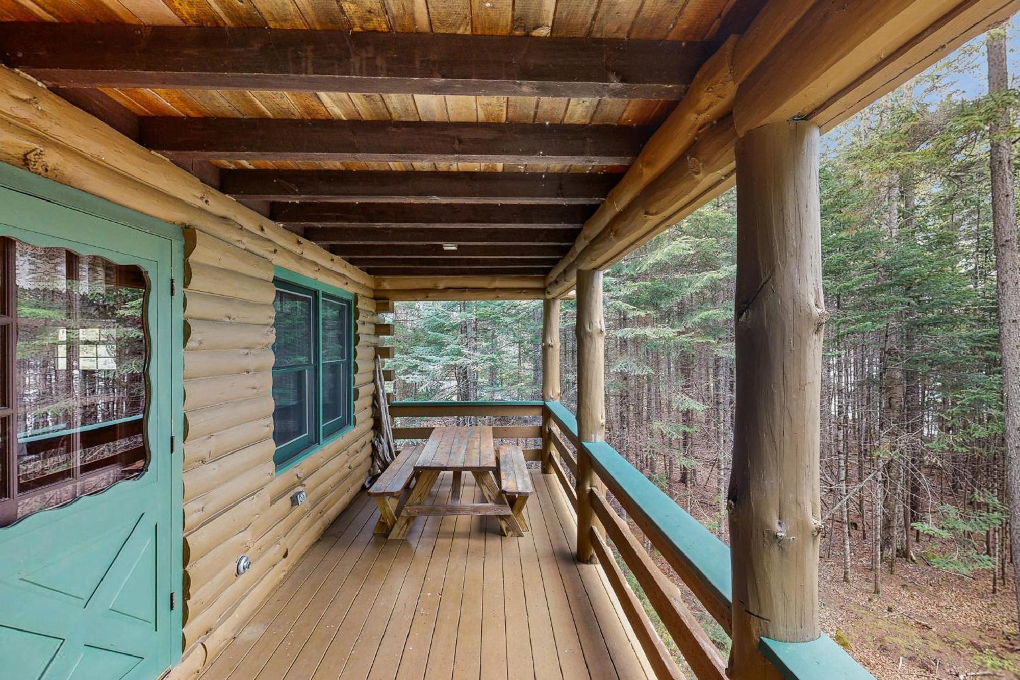 Loon Landing Lodge Greenville Exterior photo